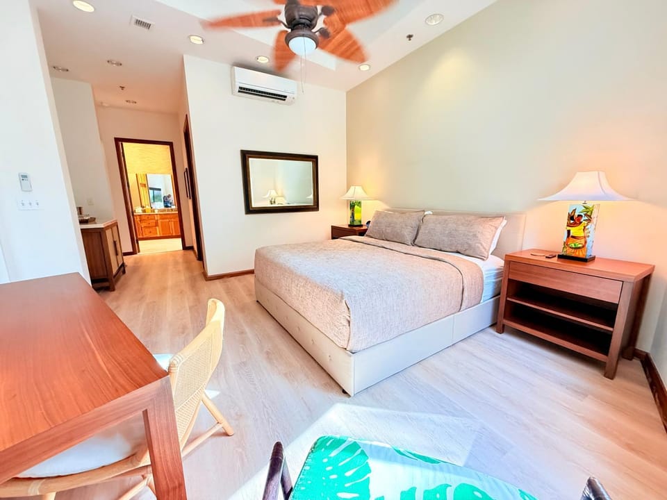 Bed, Bedroom, minibar