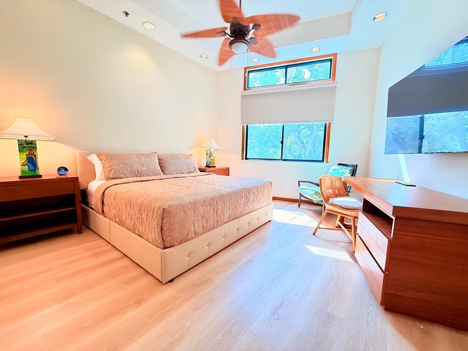 Bed, TV and multimedia, Bedroom