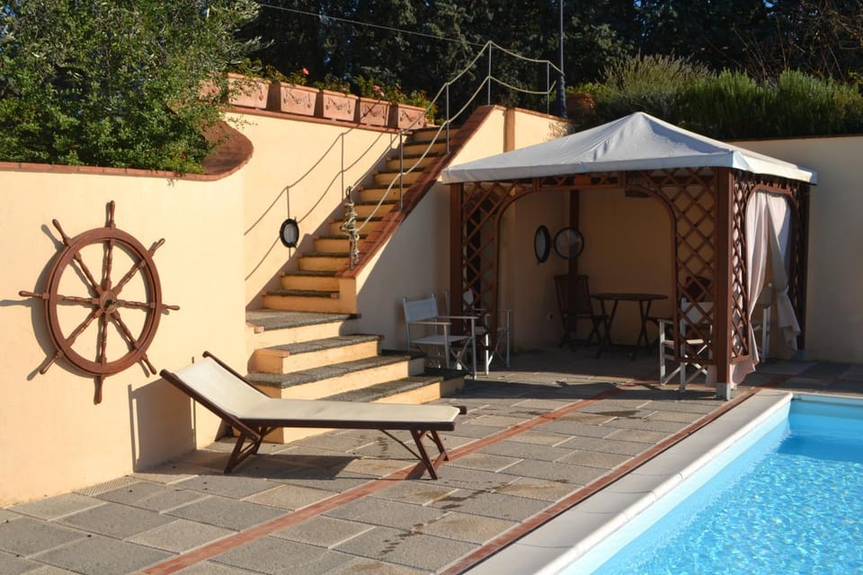 Swimming pool, sunbed