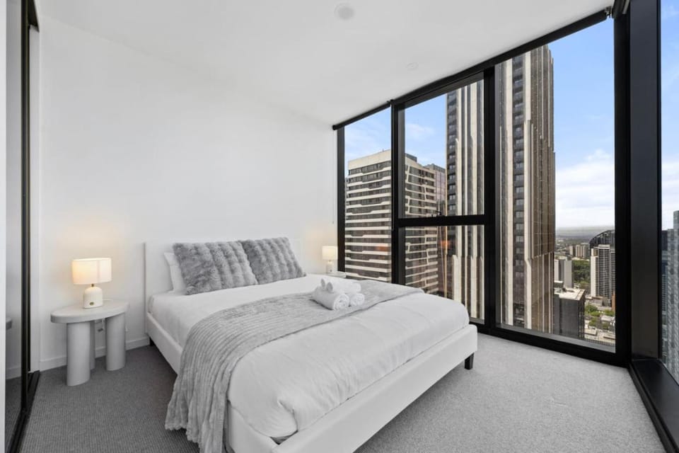 44th floor Modern 2b apartment with Breathtaking views Apartment in Melbourne