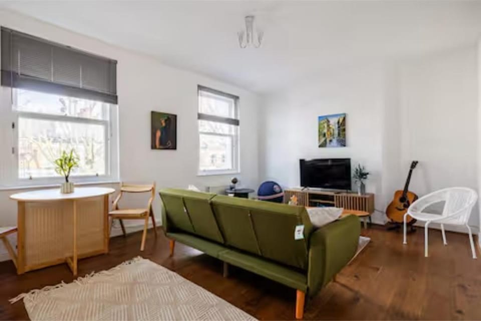 Communal lounge/ TV room, Living room, Seating area