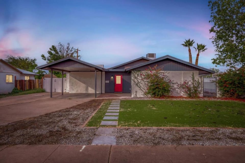 4BR Mesa Basecamp, Mins to Cubs Spring Training House in Mesa
