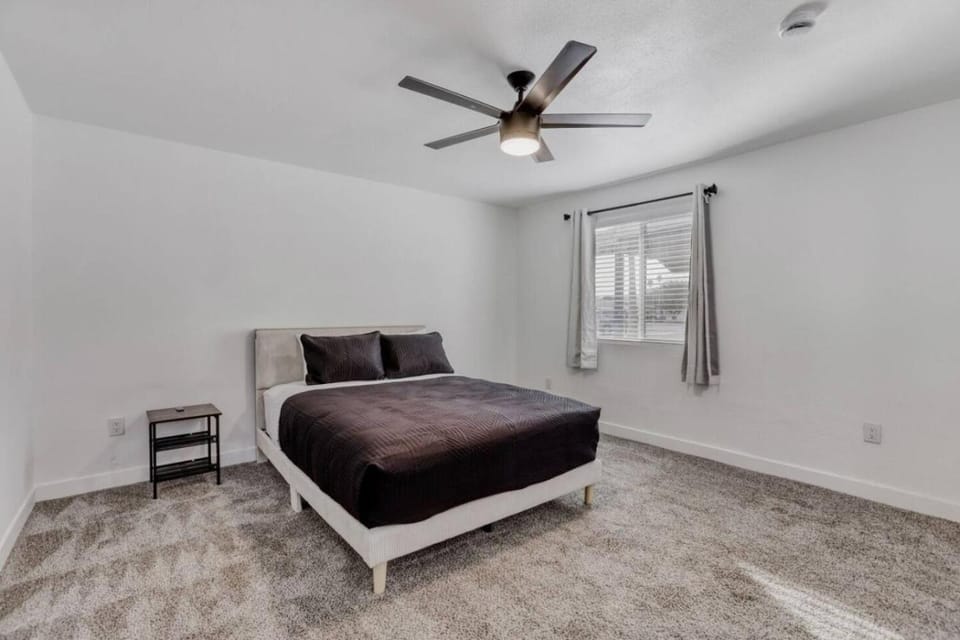 4BR Mesa Basecamp, Mins to Cubs Spring Training House in Mesa