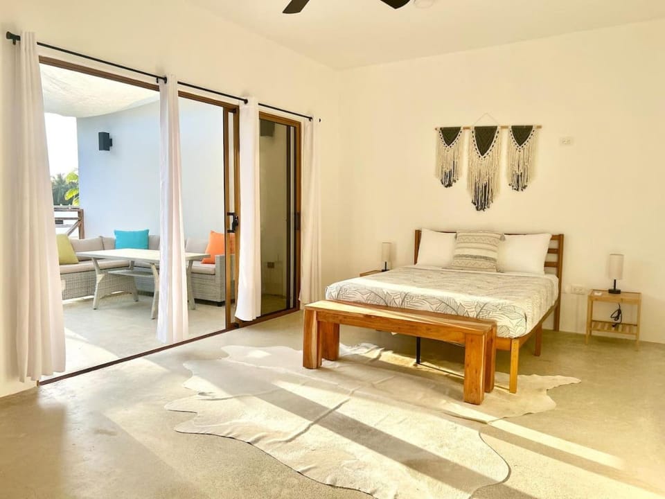 Bed, Balcony/Terrace, Photo of the whole room, Bedroom, internet, air conditioner