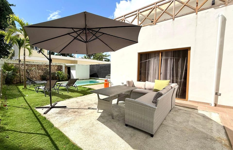 Seating area, Swimming pool, internet, sunbed