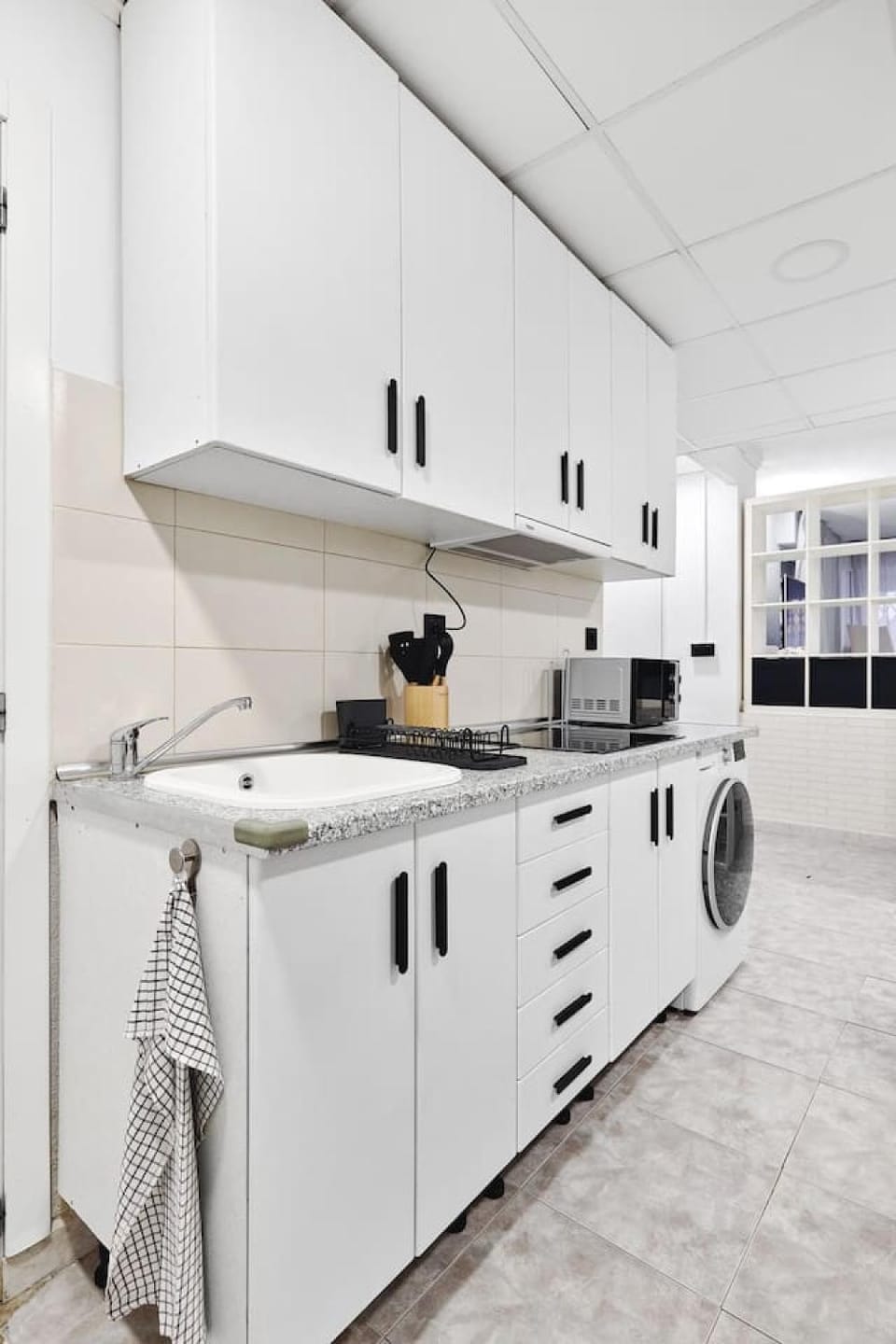 Modern Coastal Apartment Newly Renovated WiFi A.C Apartment in Torrevieja