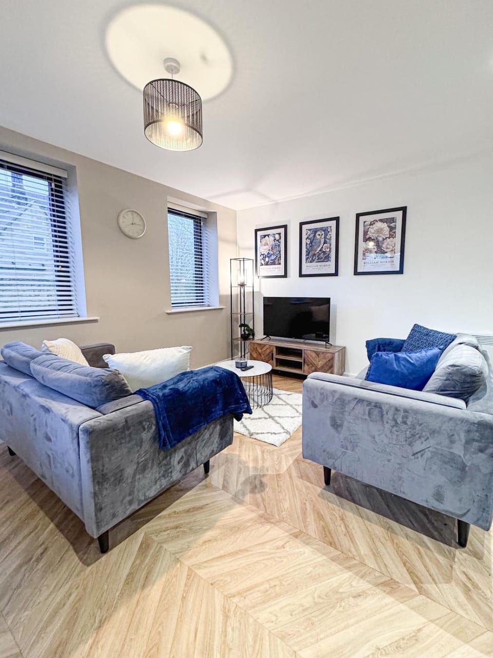 Communal lounge/ TV room, TV and multimedia, Living room, Seating area, Evening entertainment