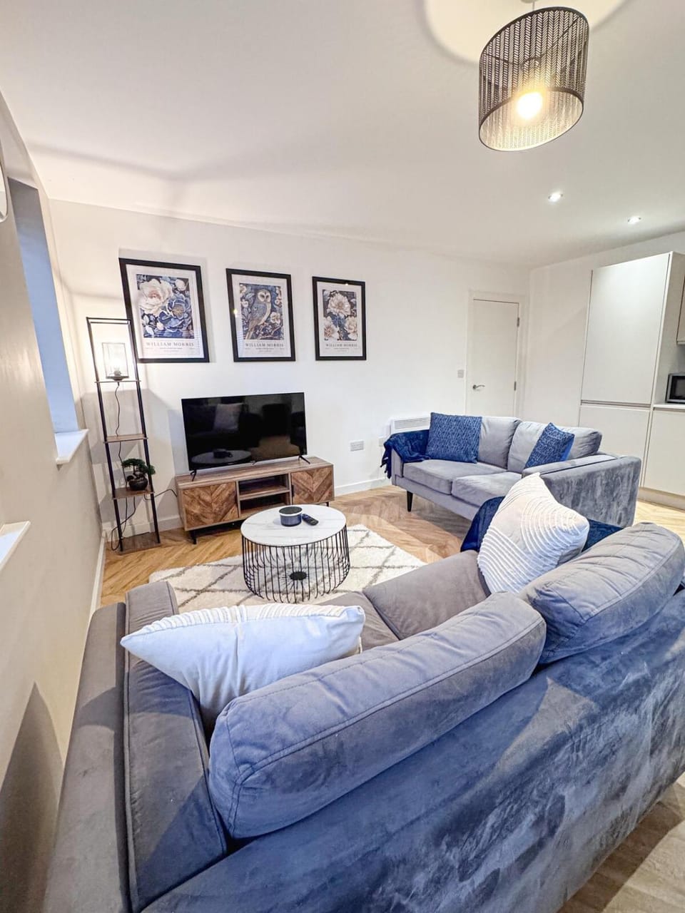 Communal lounge/ TV room, TV and multimedia, Living room, Seating area, Evening entertainment