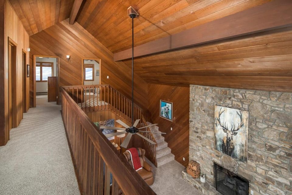 The Buc's Den Chalet in Beech Mountain