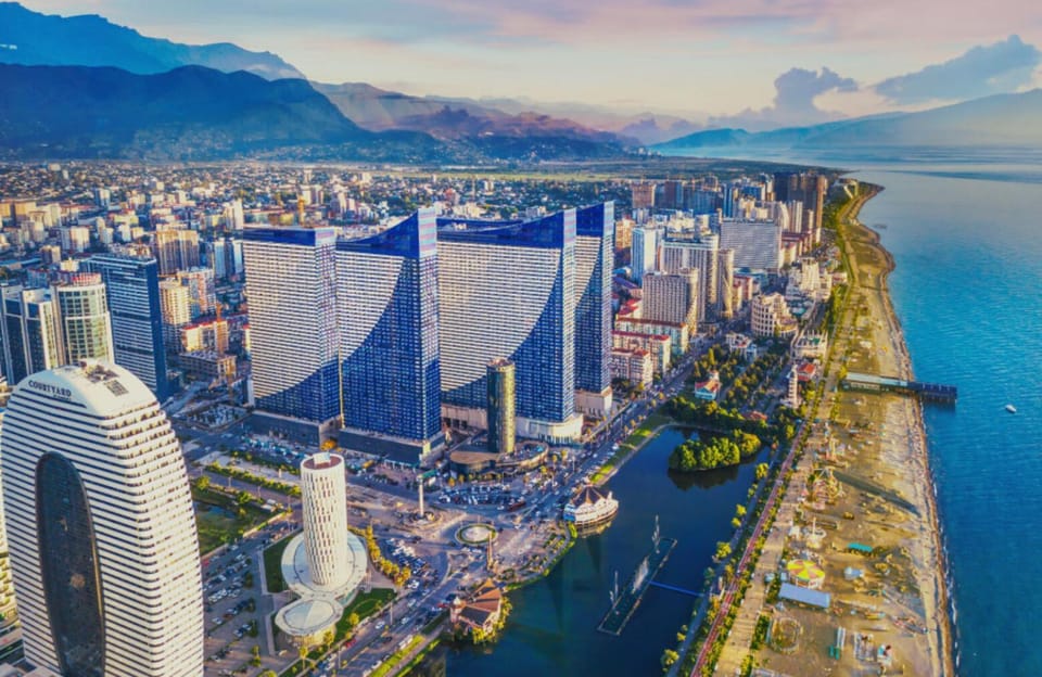 Property building, Nearby landmark, Natural landscape, Bird's eye view, City view, Mountain view, Sea view
