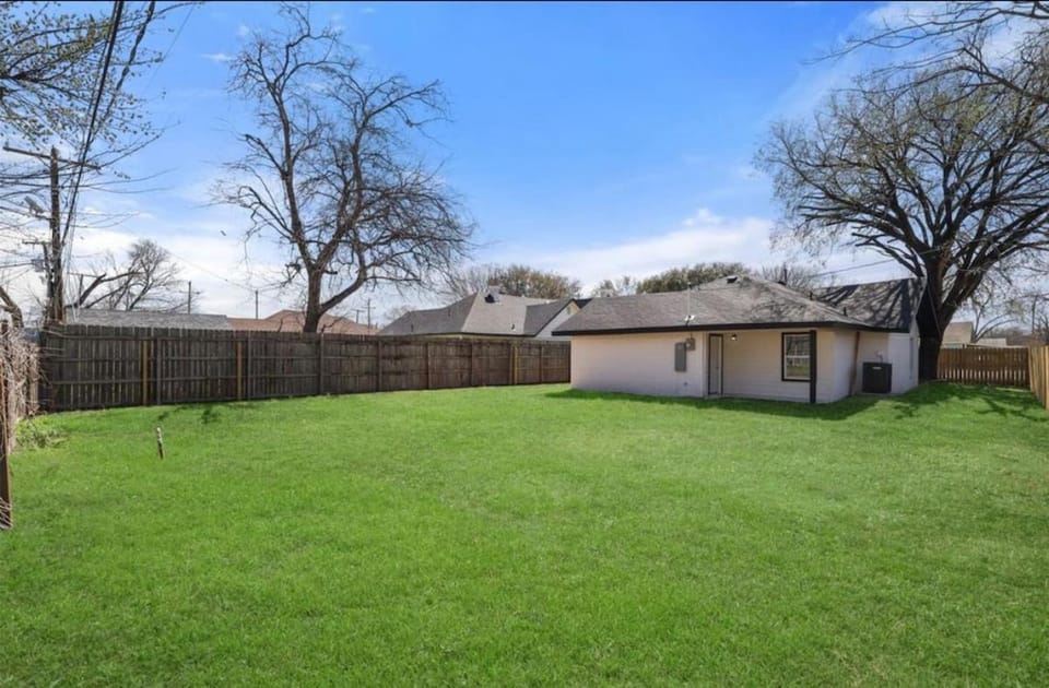 Spacious 3 bedroom 2 bath home in Downtown House in Fort Worth