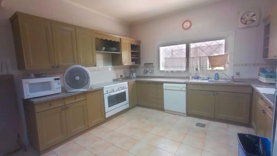 Restaurant/places to eat, Kitchen or kitchenette, Dining area