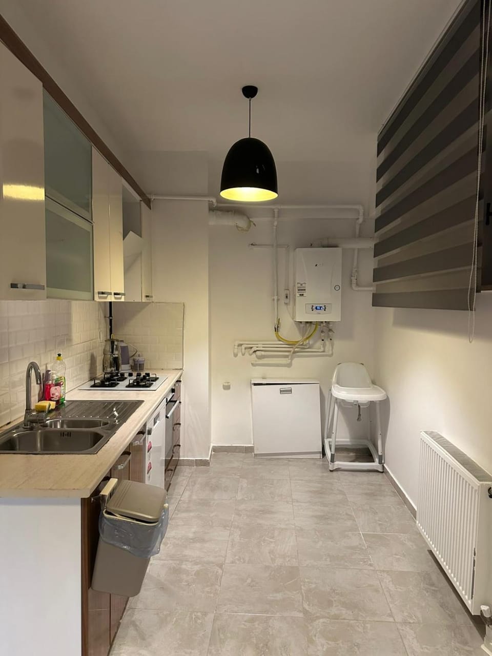 Kitchen or kitchenette, dishwasher, stove