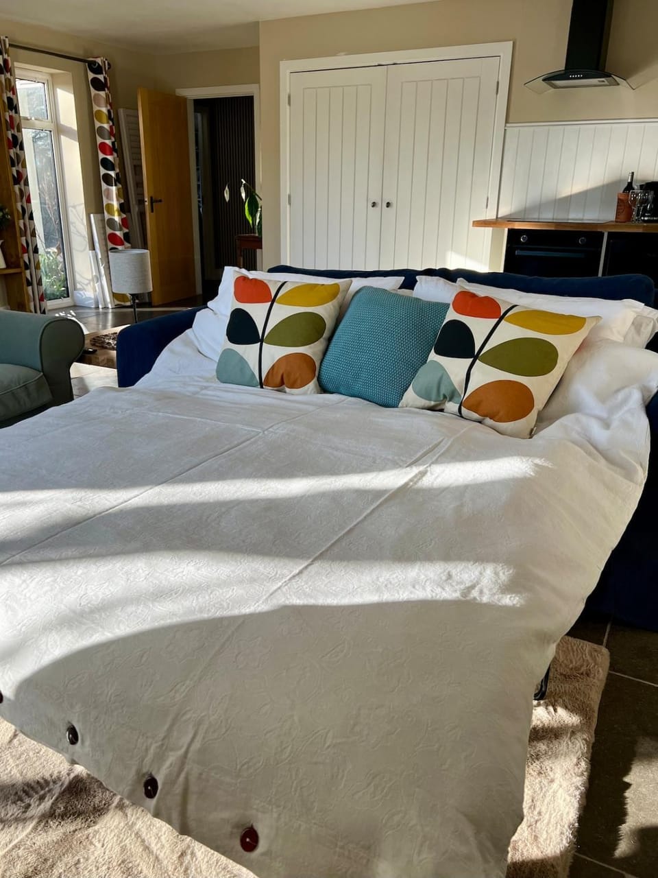 Bed, Living room