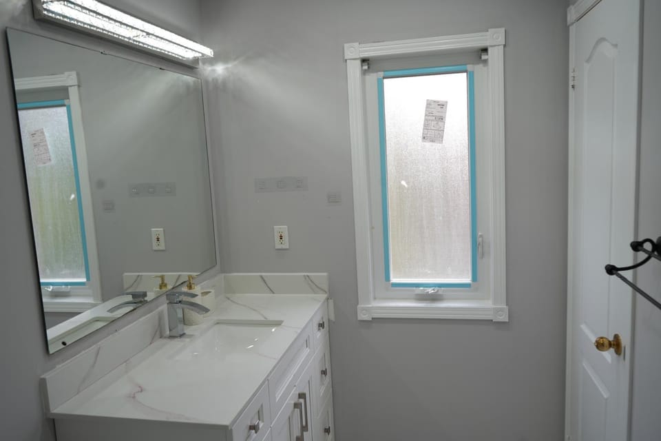 Large Family Favorite Spacious 6-Bedroom Home House in Halton Hills