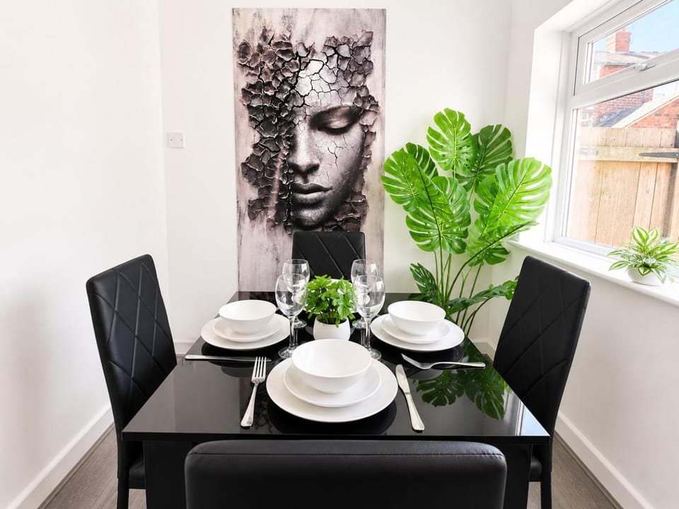 Dining area, kitchen
