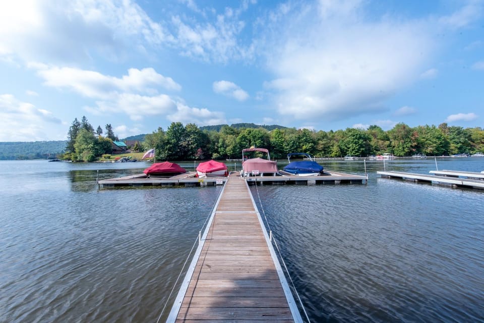 American Eagle Lodge by Railey Vacations House in McHenry