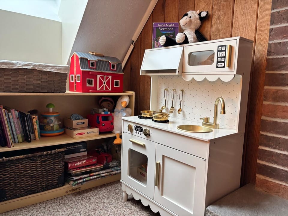 Mountain Green Condo Walk to Snowshed Lodge, Sleeps 6, Shuttle Access House in Mendon