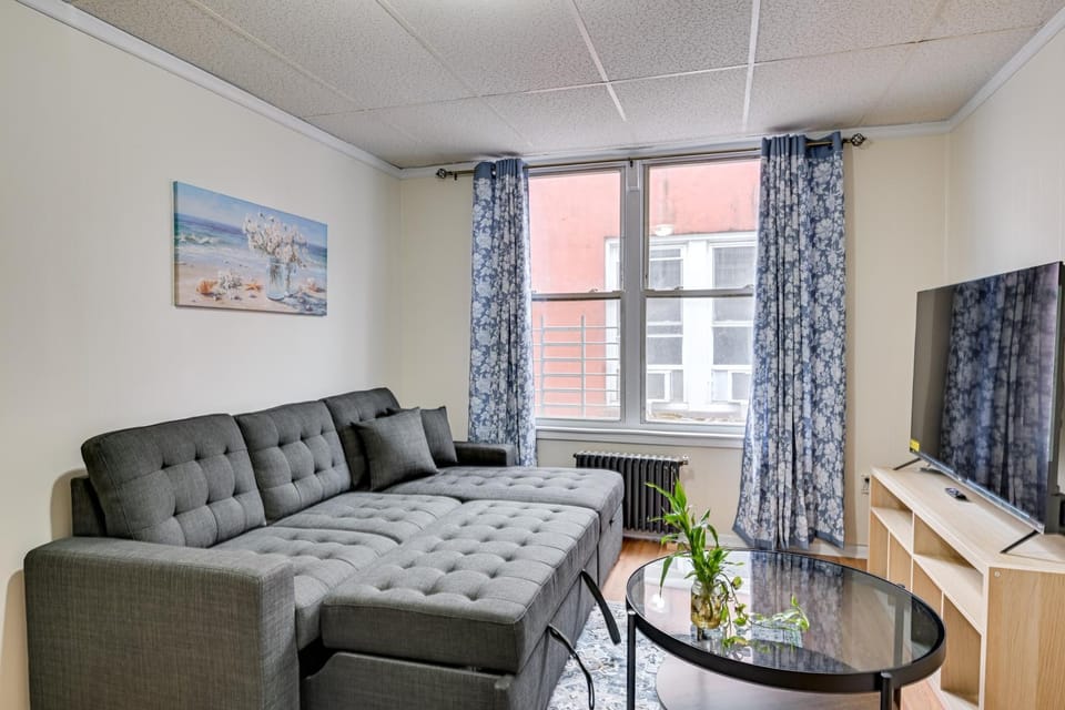 Easy Train Access! Quiet New York Commuter Apt Apartment in Richmond Hill
