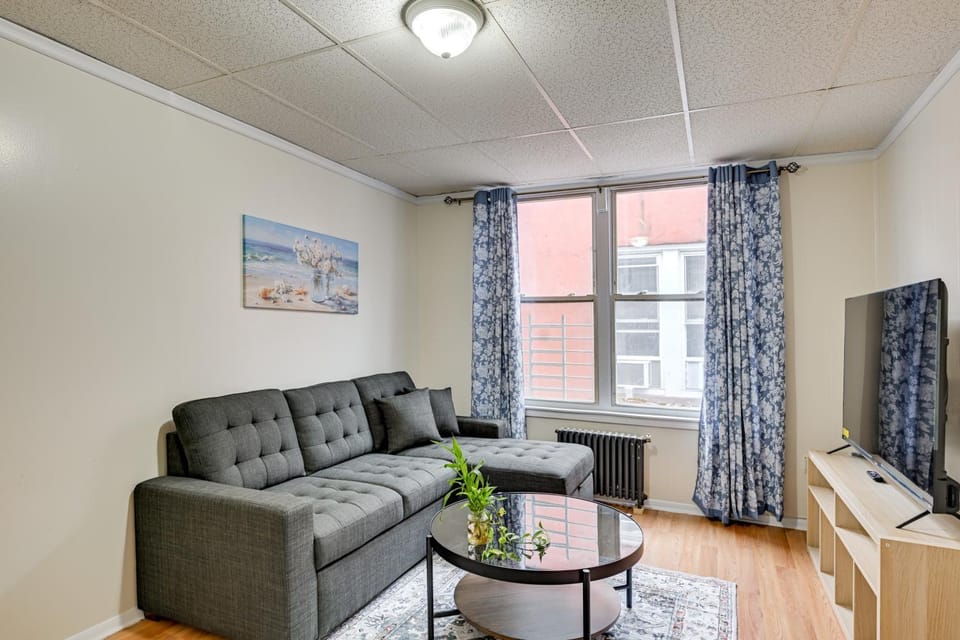 Easy Train Access! Quiet New York Commuter Apt Apartment in Richmond Hill