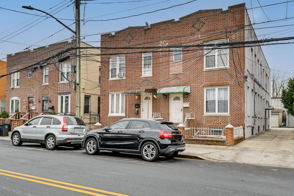 Easy Train Access! Quiet New York Commuter Apt Apartment in Richmond Hill