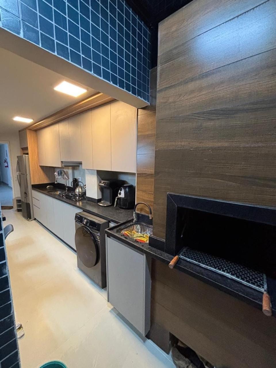 Apartamento terreno com piscina a 350 mts da praia Apartment in State of Paraná