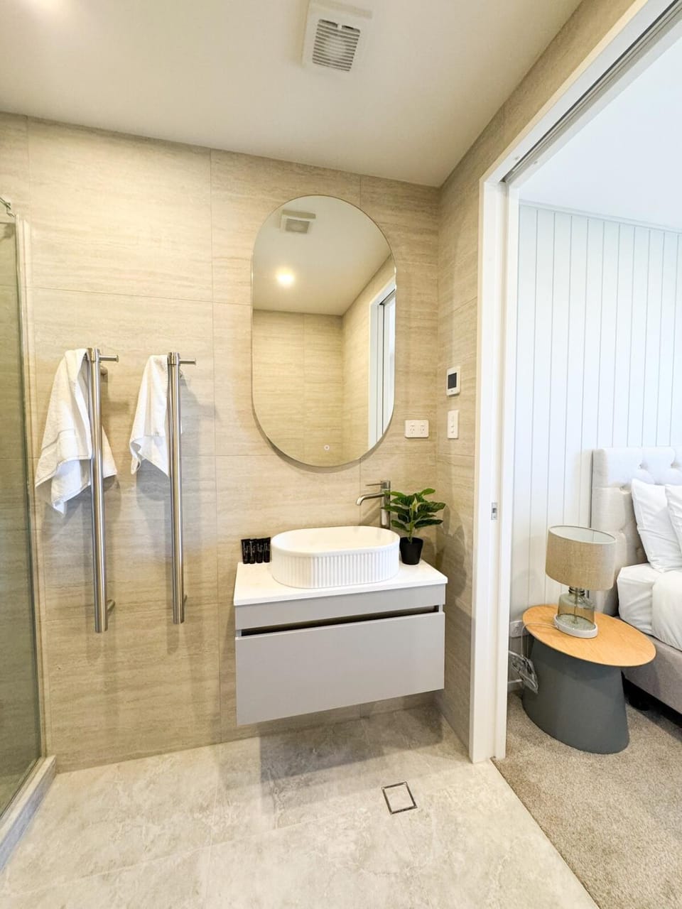 Brand New Luxury 3 Bed 3 Bath Haven 8 Min to CBD House in Auckland