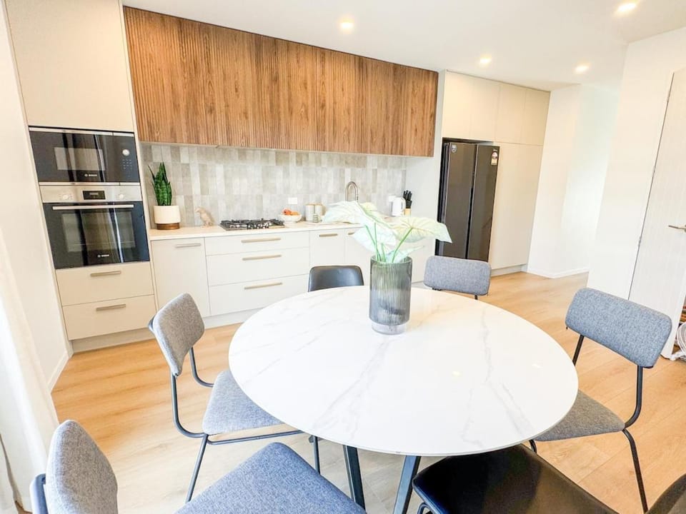 Brand New Luxury 3 Bed 3 Bath Haven 8 Min to CBD House in Auckland