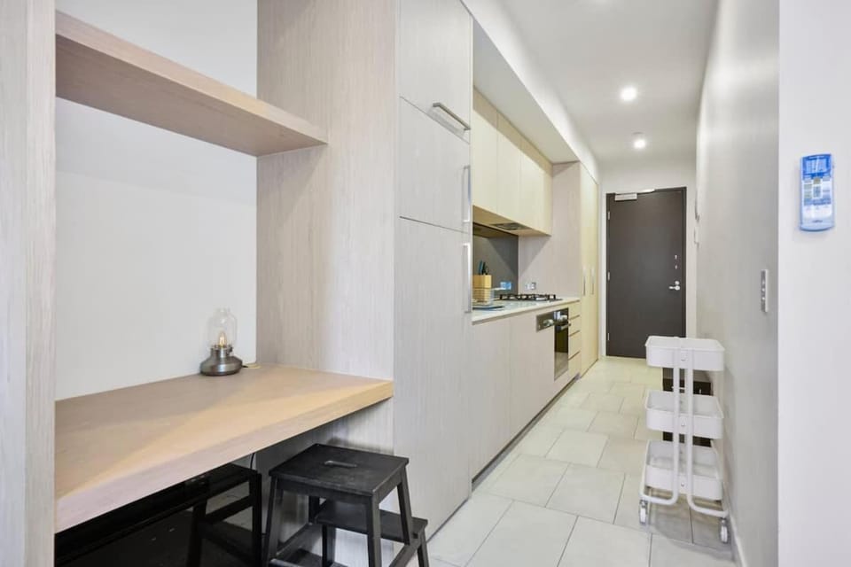 Elegant Fulton Lane Apartment near QueenVic Market Apartment in Melbourne