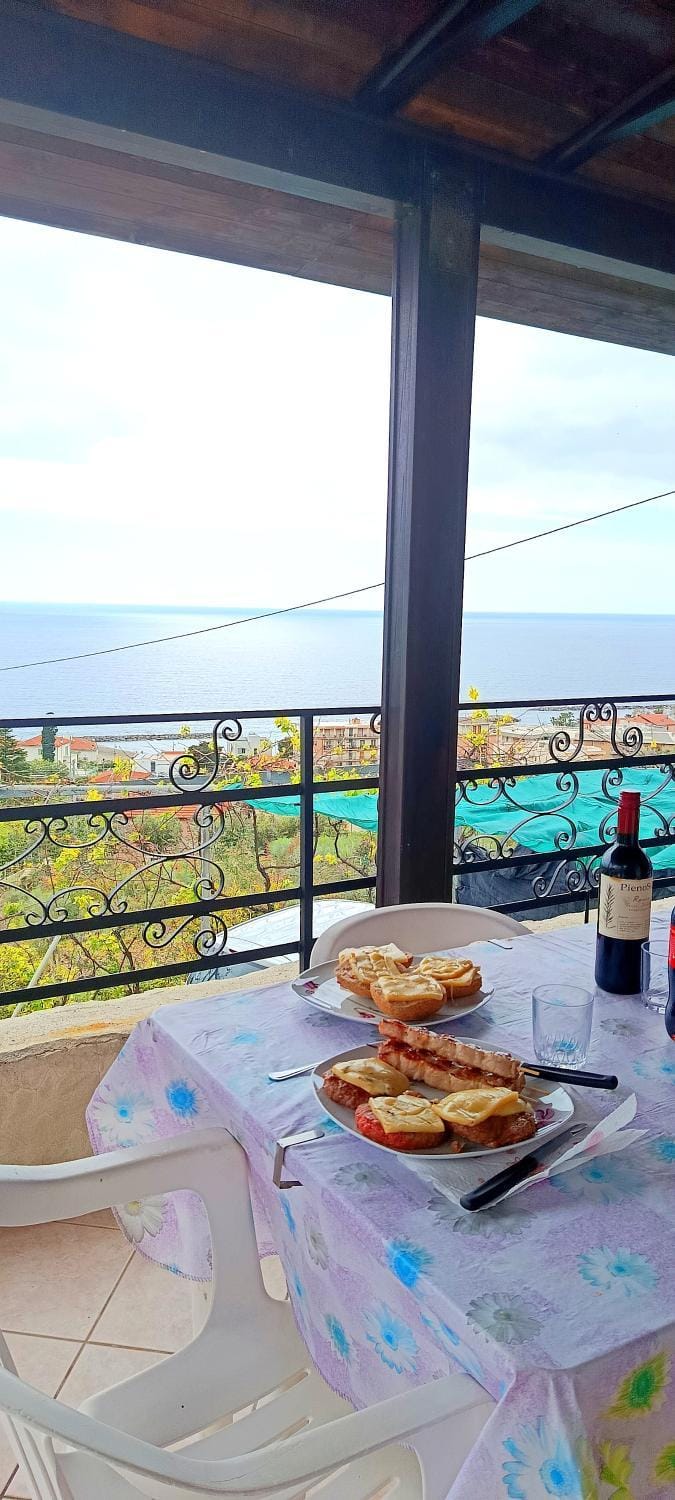 VILLA LETIZIA, posteggio privato e terrazza panoramica House in Liguria