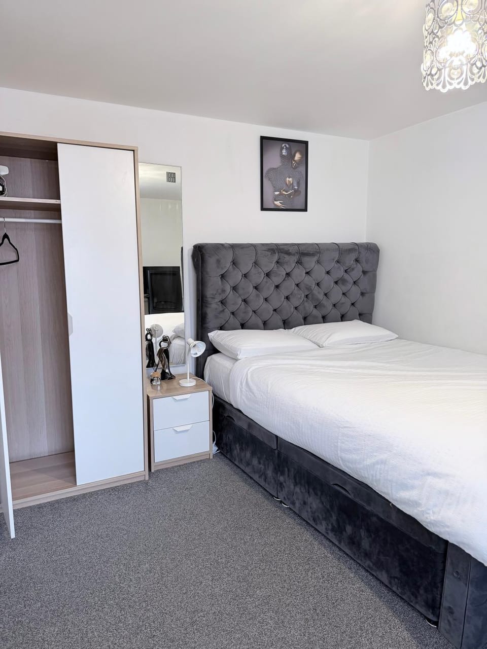 En-suite room in a shared flat, 5 minutes walk to Tyne and Wear Metro Vacation rental in South Shields