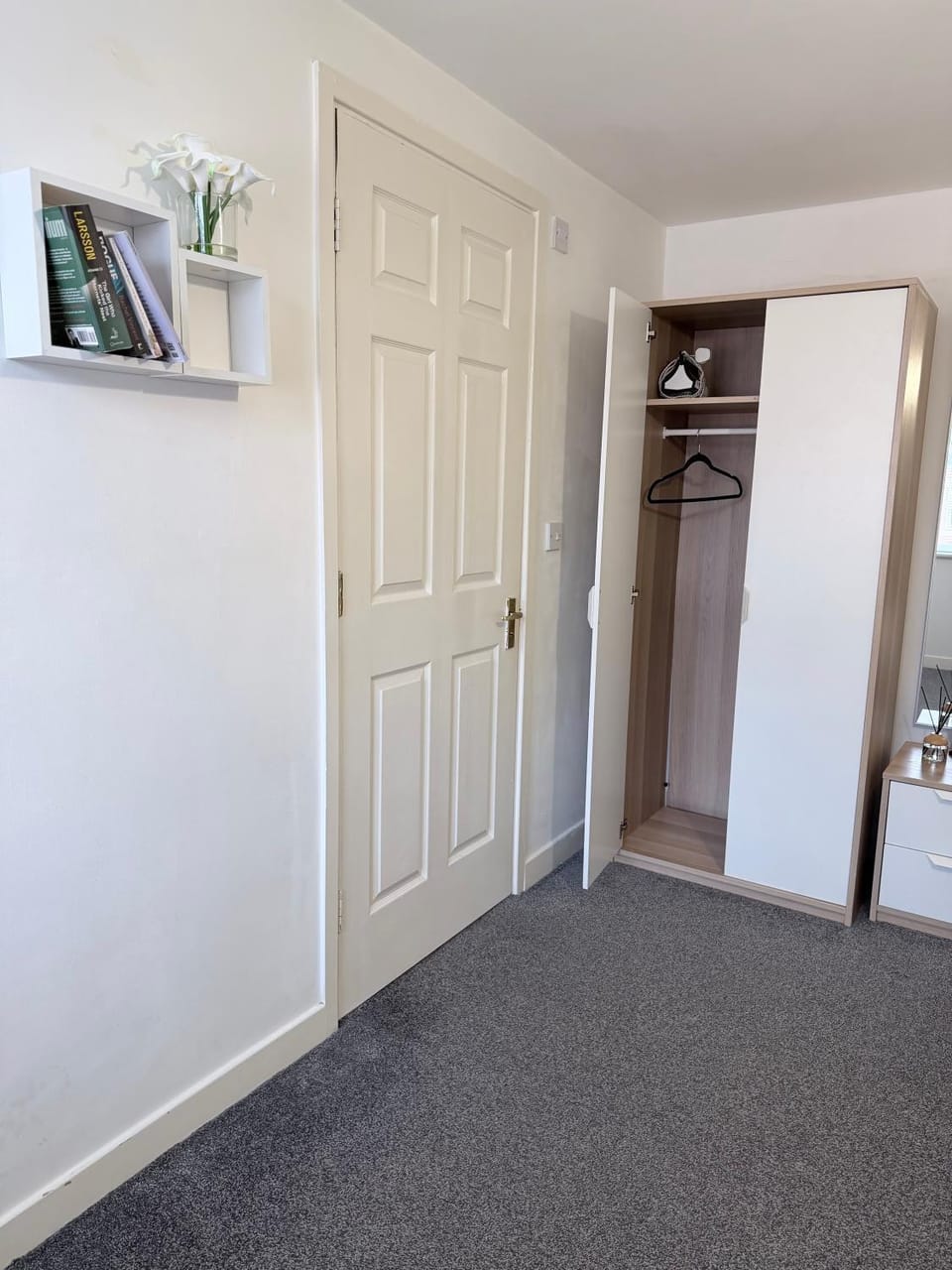 En-suite room in a shared flat, 5 minutes walk to Tyne and Wear Metro Vacation rental in South Shields