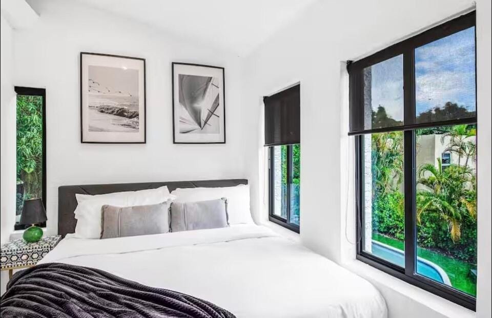 Sunny Miami Escape in Prime Location Apartment in North Miami