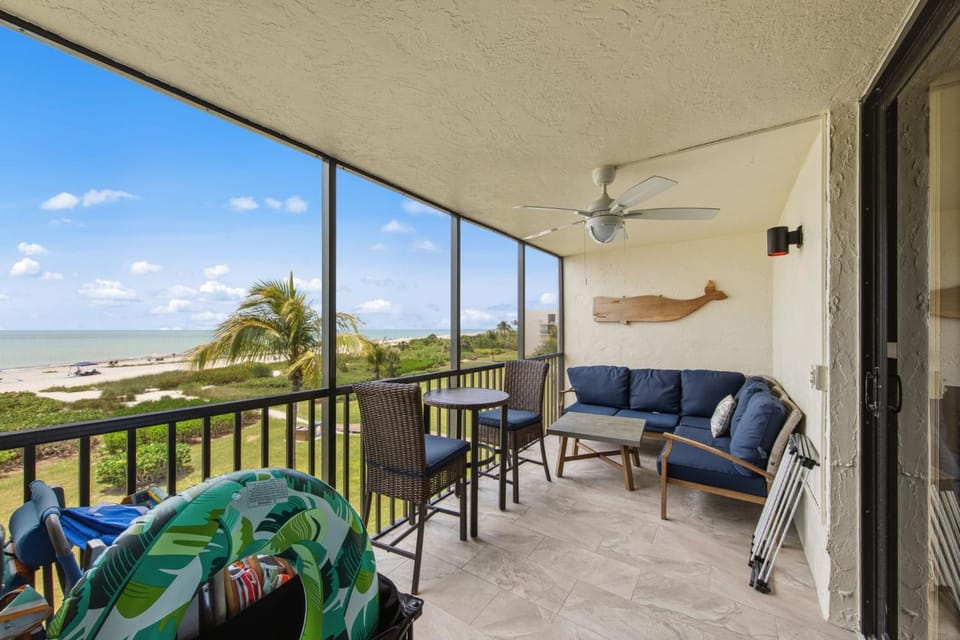 3rd-Floor Corner Unit w Gulf Views Heated Pool House in Sanibel Island