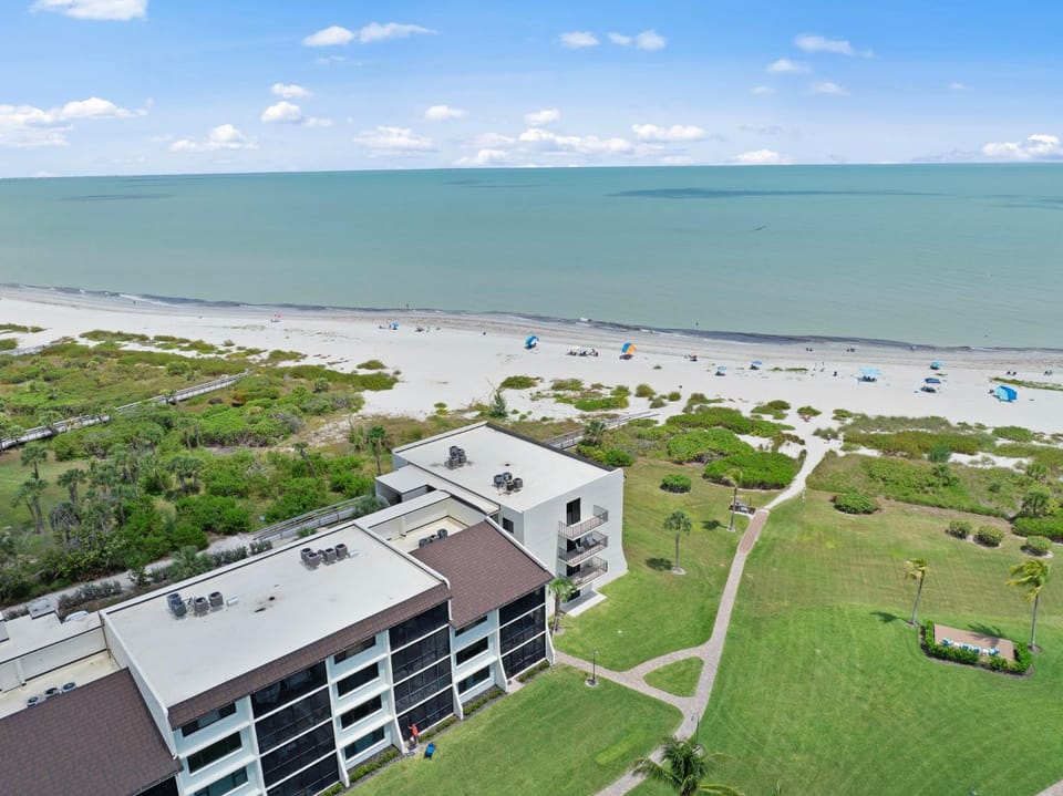 Oceanfront Gulf Water Views 1st Floor Sanibel House in Sanibel Island