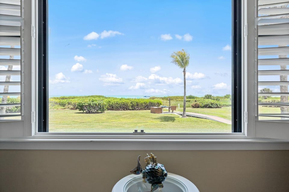 Oceanfront Gulf Water Views 1st Floor Sanibel House in Sanibel Island