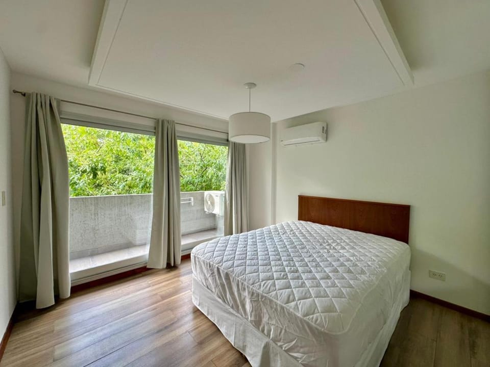 Bed, Photo of the whole room, Bedroom, air conditioner