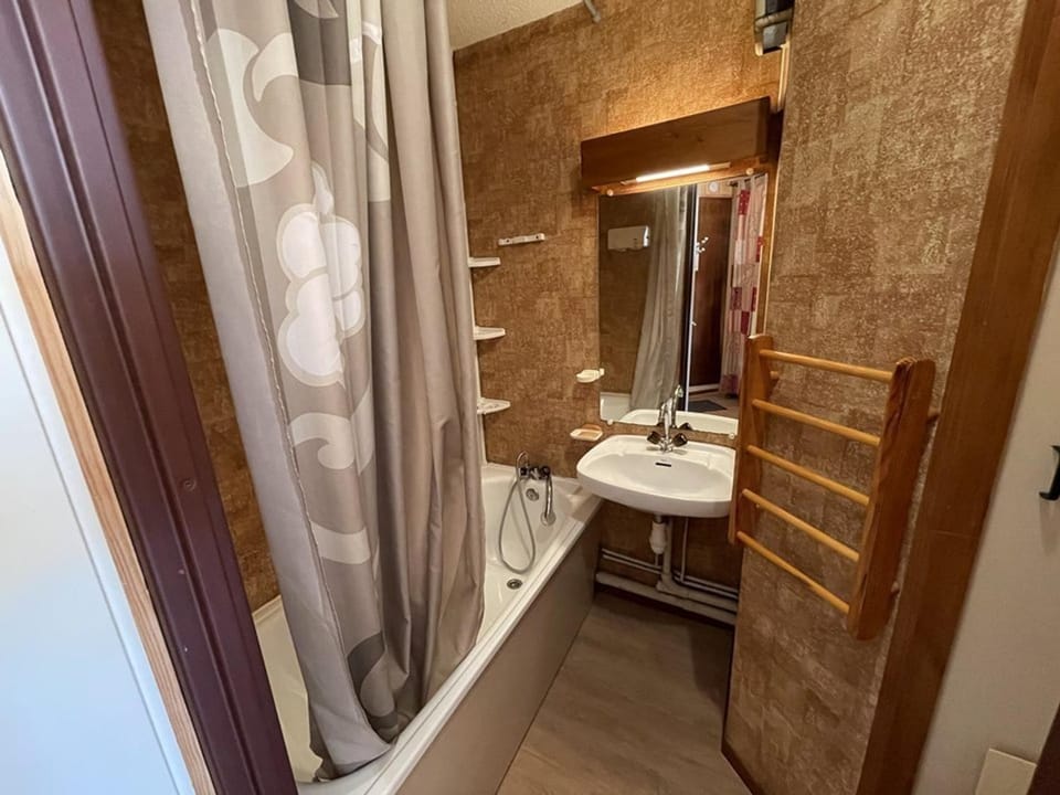 Charmant studio rénové avec balcon au Lioran - FR-1-787-143 Apartment in Auvergne-Rhône-Alpes
