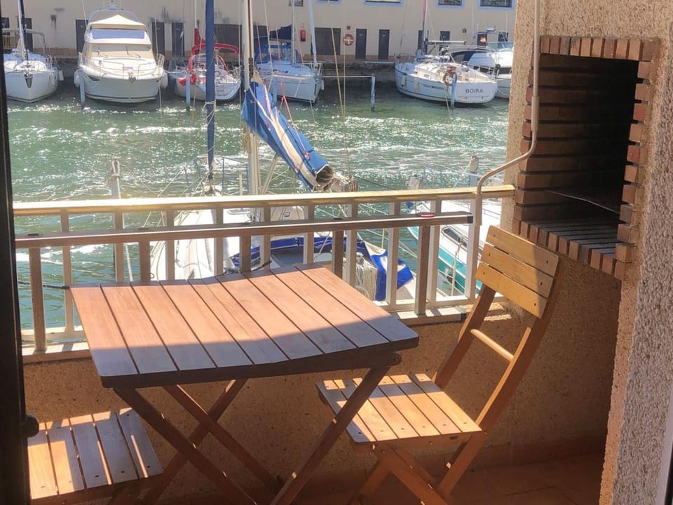 Apartamento Canales Empuriabrava, Aire Acond, Parking - ES-258-181 Apartment in Roses
