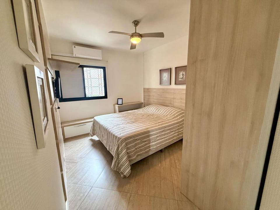 Apartamento na Enseada com dois dormitórios Apartment in State of São Paulo