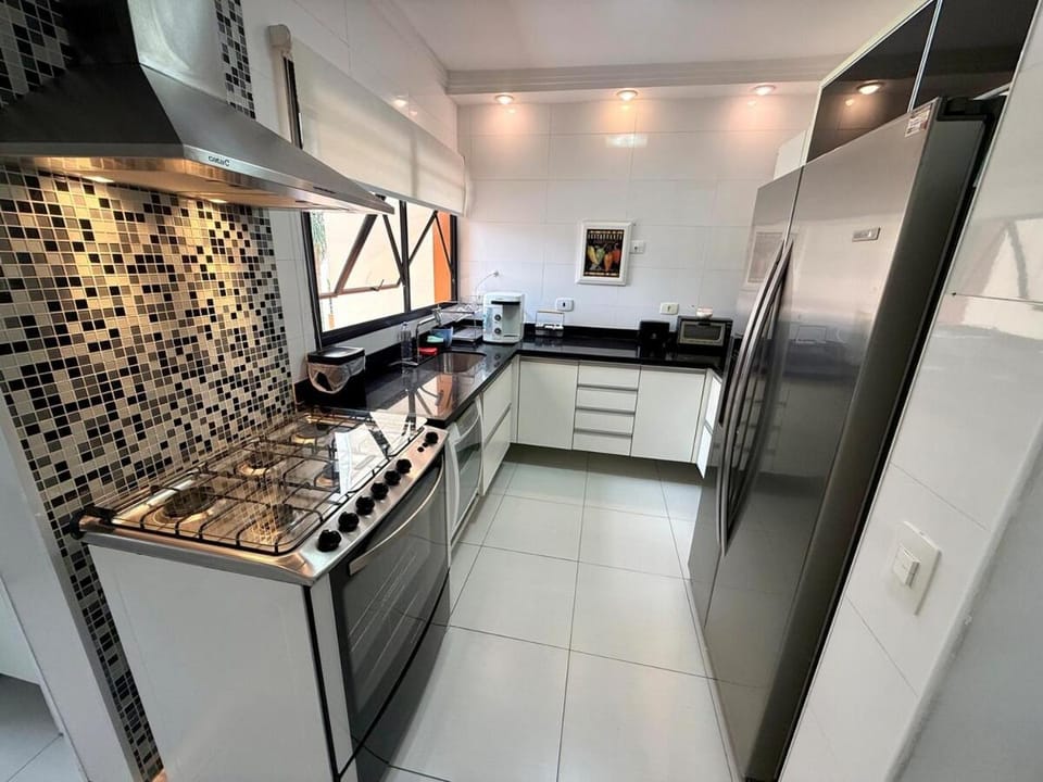 Apartamento na Enseada com dois dormitórios Apartment in State of São Paulo