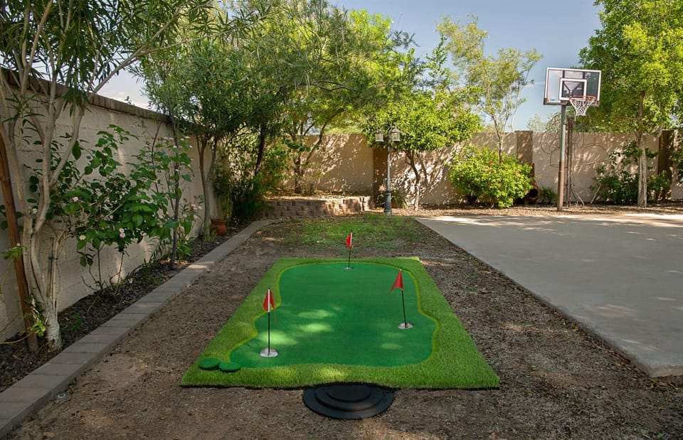 Calm Desert Oasis, Heated Pool, Game Room House in Mesa