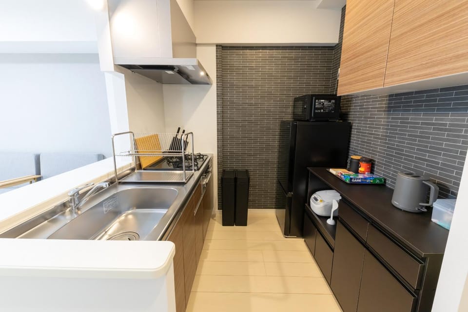 Coffee/tea facilities, Kitchen or kitchenette, stove