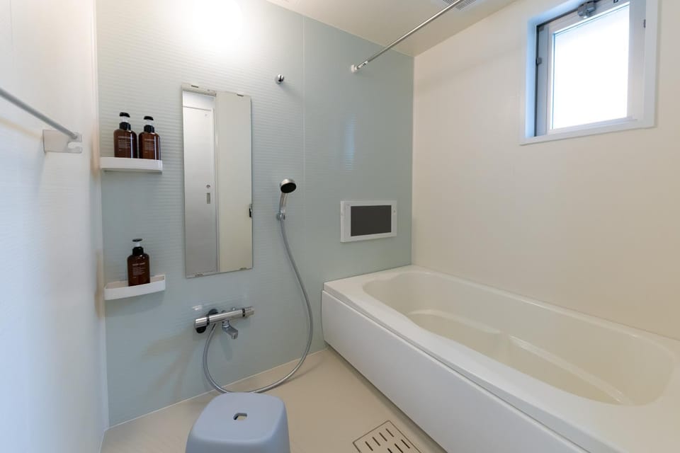 Shower, Hot Tub, Bathroom, Bath, towels