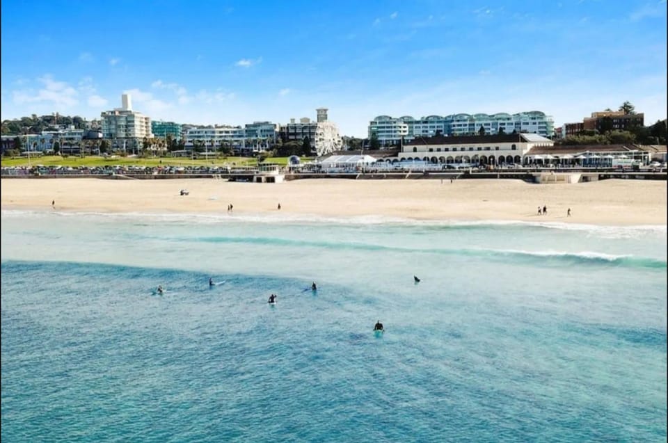 Bondi Beachside Escape - Surf & Vibe Apartment in Sydney