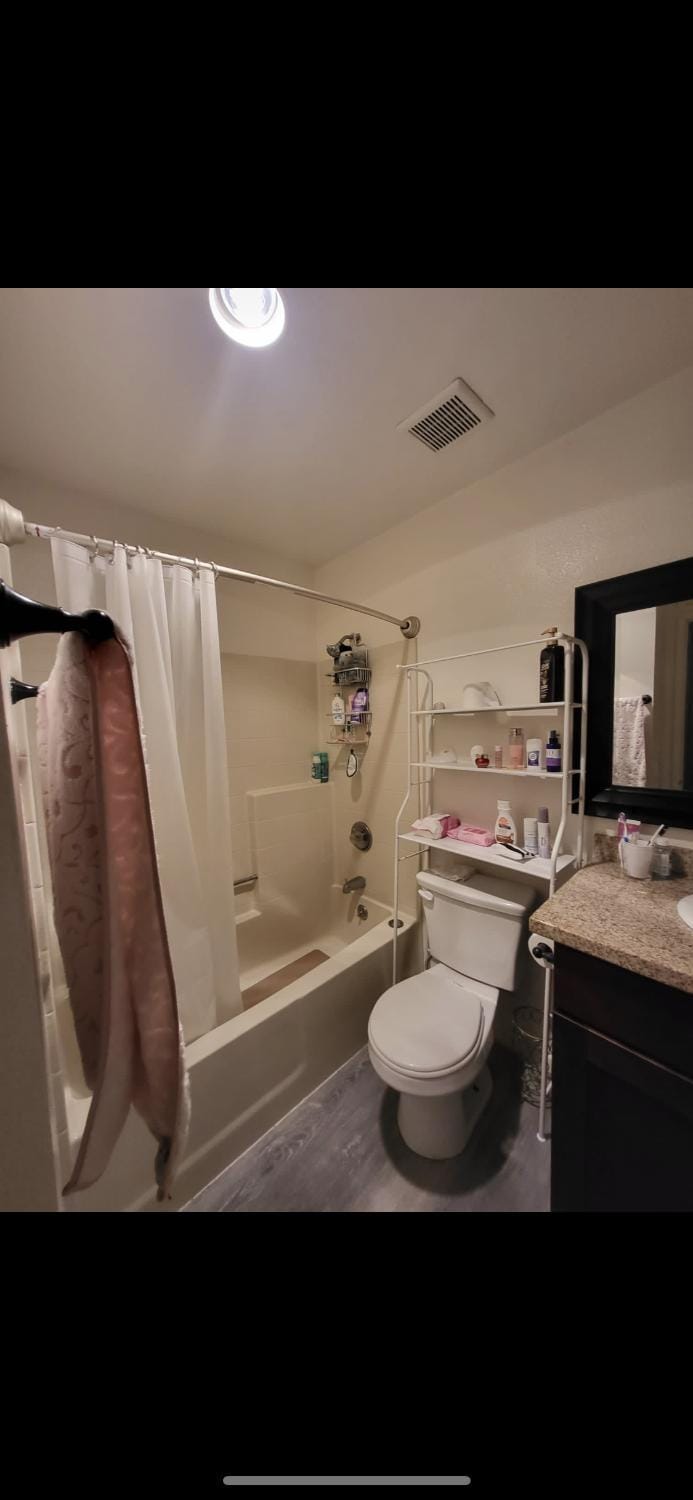 Sunny LA Bunk Bed Hostel in San Fernando Valley