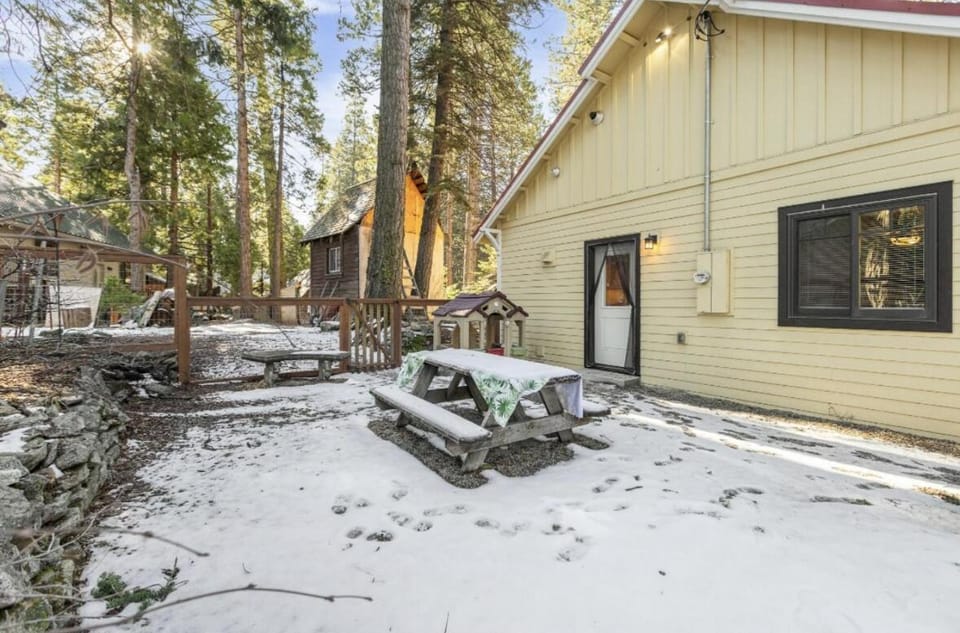 Big Foot Hide Out Shaver Lake Mts House in Shaver Lake