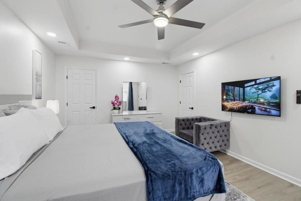 Brand New Modern Home 4BR-3BA Stylish Cozy House in Snellville