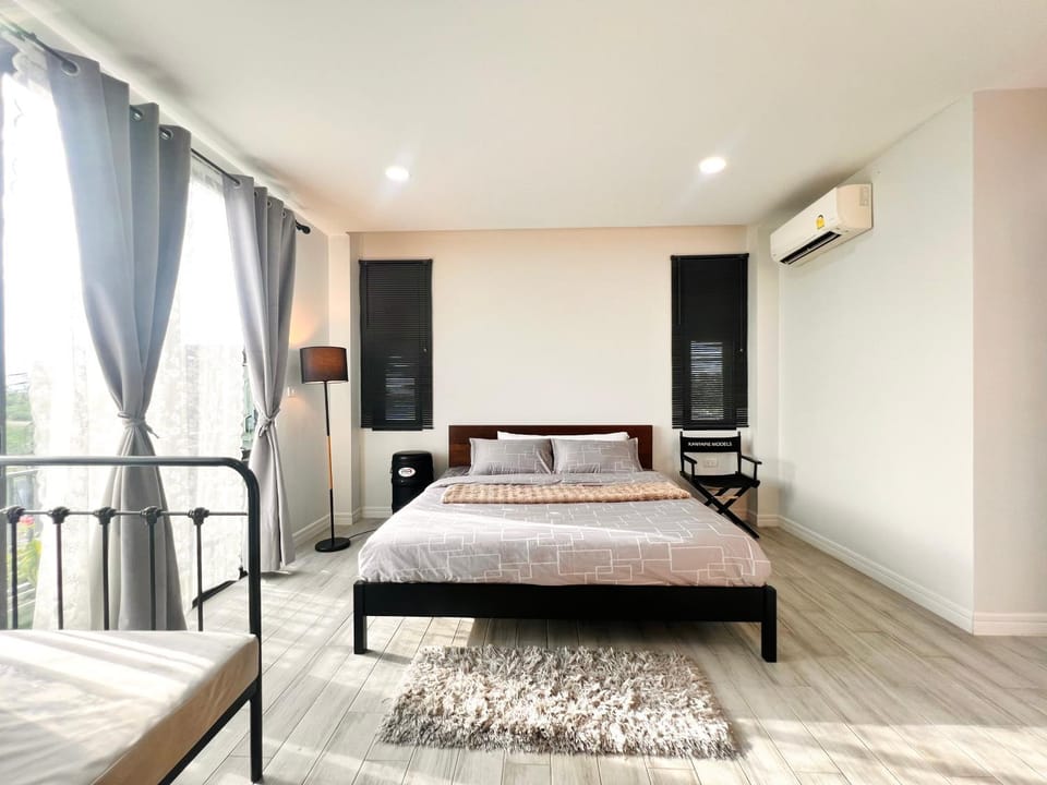 Bed, Bedroom, air conditioner