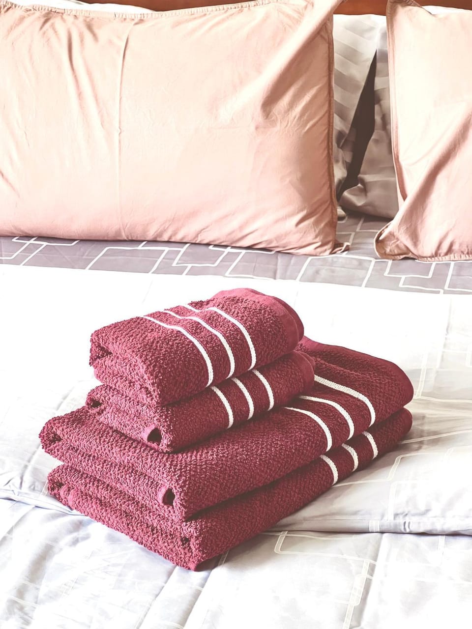 Photo of the whole room, towels